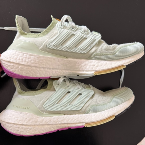 Adidas Ultraboost 22 Running Shoes - Picture 5 of 8